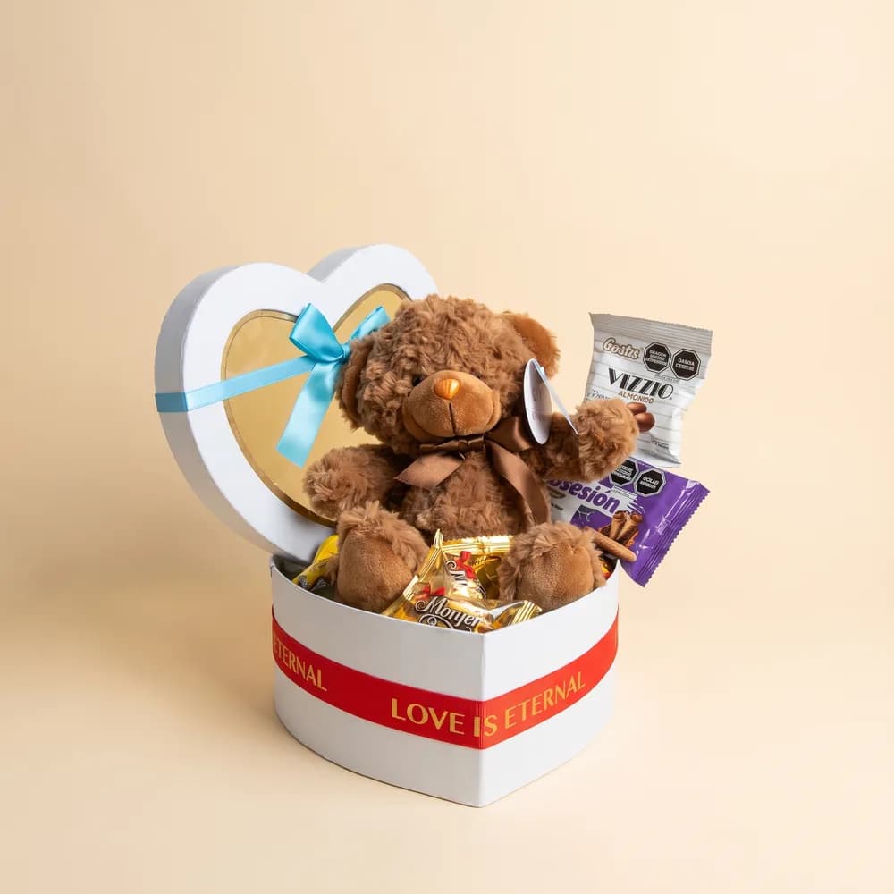 Caja corazón con peluche y chocolates
